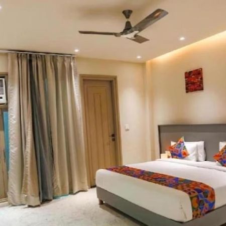 Hotel Global Corporate Noida Exterior photo